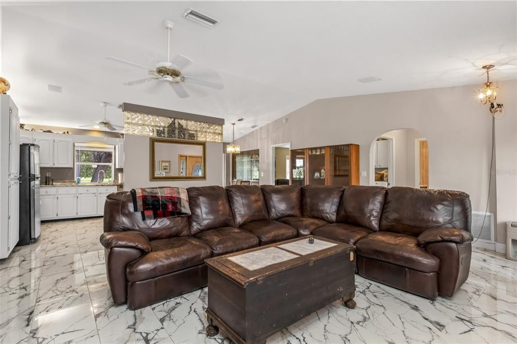 For Sale: $315,000 (2 beds, 3 baths, 1544 Square Feet)
