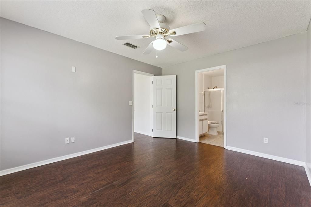 Active With Contract: $325,000 (3 beds, 2 baths, 1246 Square Feet)