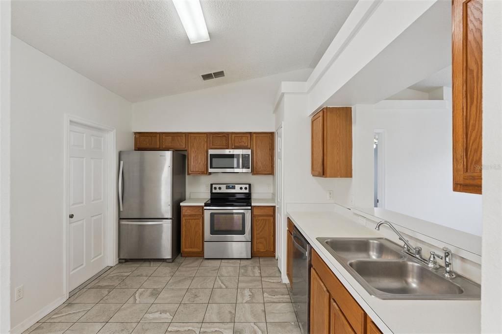 Active With Contract: $325,000 (3 beds, 2 baths, 1246 Square Feet)
