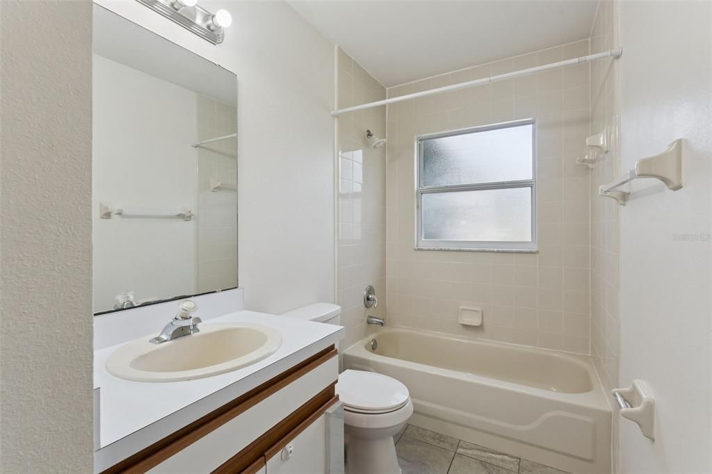 Active With Contract: $325,000 (3 beds, 2 baths, 1246 Square Feet)