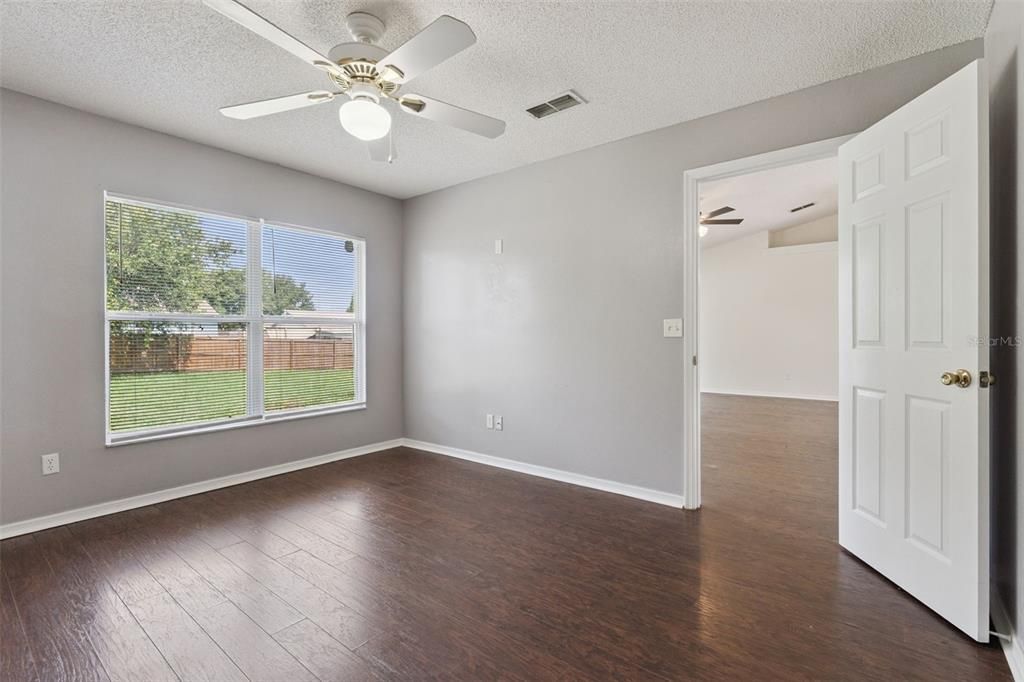 Active With Contract: $325,000 (3 beds, 2 baths, 1246 Square Feet)
