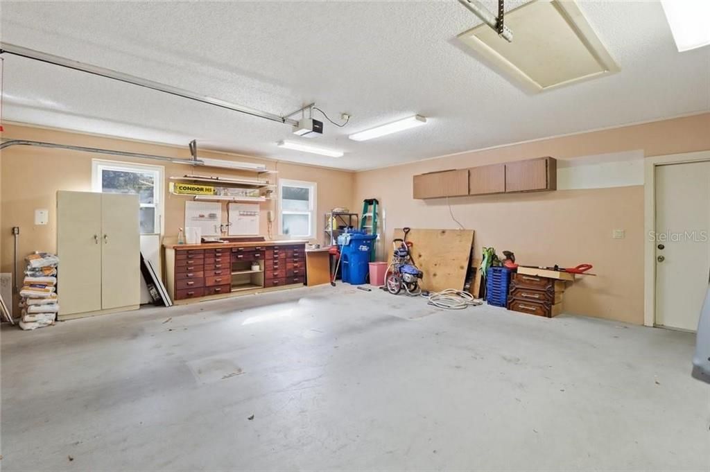For Sale: $379,900 (3 beds, 2 baths, 2580 Square Feet)