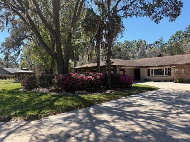 For Sale: $379,900 (3 beds, 2 baths, 2580 Square Feet)