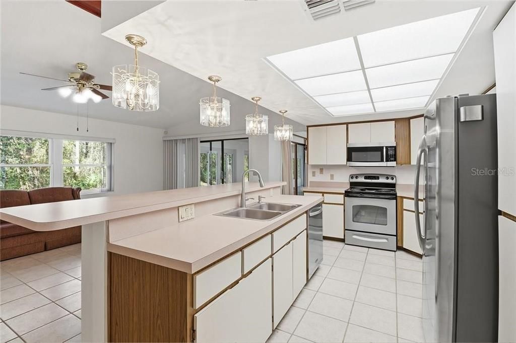For Sale: $379,900 (3 beds, 2 baths, 2580 Square Feet)