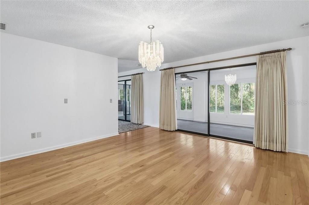 For Sale: $379,900 (3 beds, 2 baths, 2580 Square Feet)