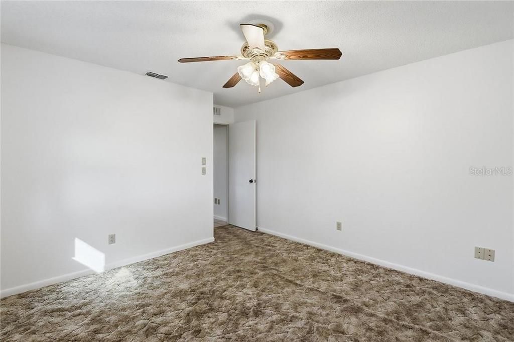 For Sale: $379,900 (3 beds, 2 baths, 2580 Square Feet)