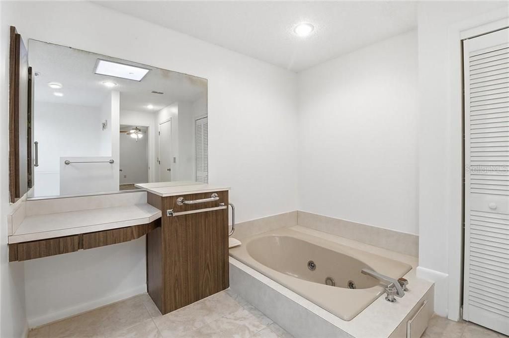 For Sale: $379,900 (3 beds, 2 baths, 2580 Square Feet)