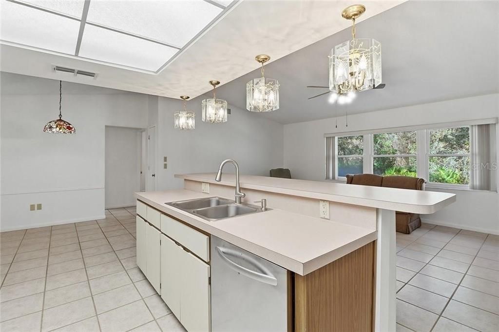 For Sale: $379,900 (3 beds, 2 baths, 2580 Square Feet)