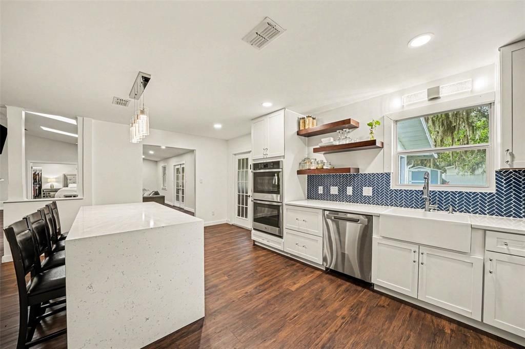 En Venta: $560,000 (3 camas, 2 baños, 2410 Pies cuadrados)
