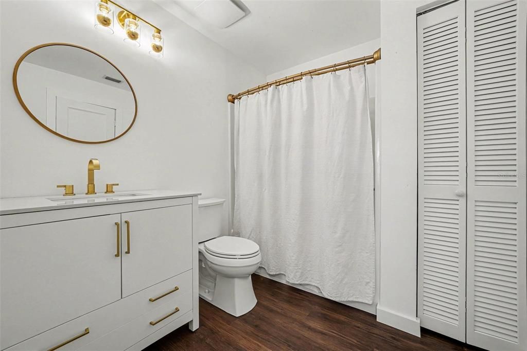 En Venta: $560,000 (3 camas, 2 baños, 2410 Pies cuadrados)