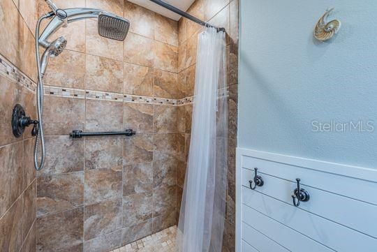 En Venta: $349,900 (2 camas, 2 baños, 1420 Pies cuadrados)