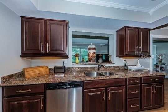 En Venta: $349,900 (2 camas, 2 baños, 1420 Pies cuadrados)