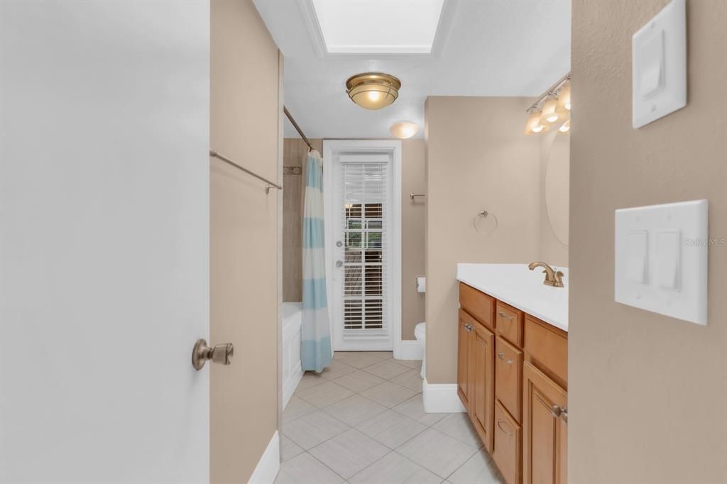En Venta: $675,000 (4 camas, 2 baños, 2868 Pies cuadrados)