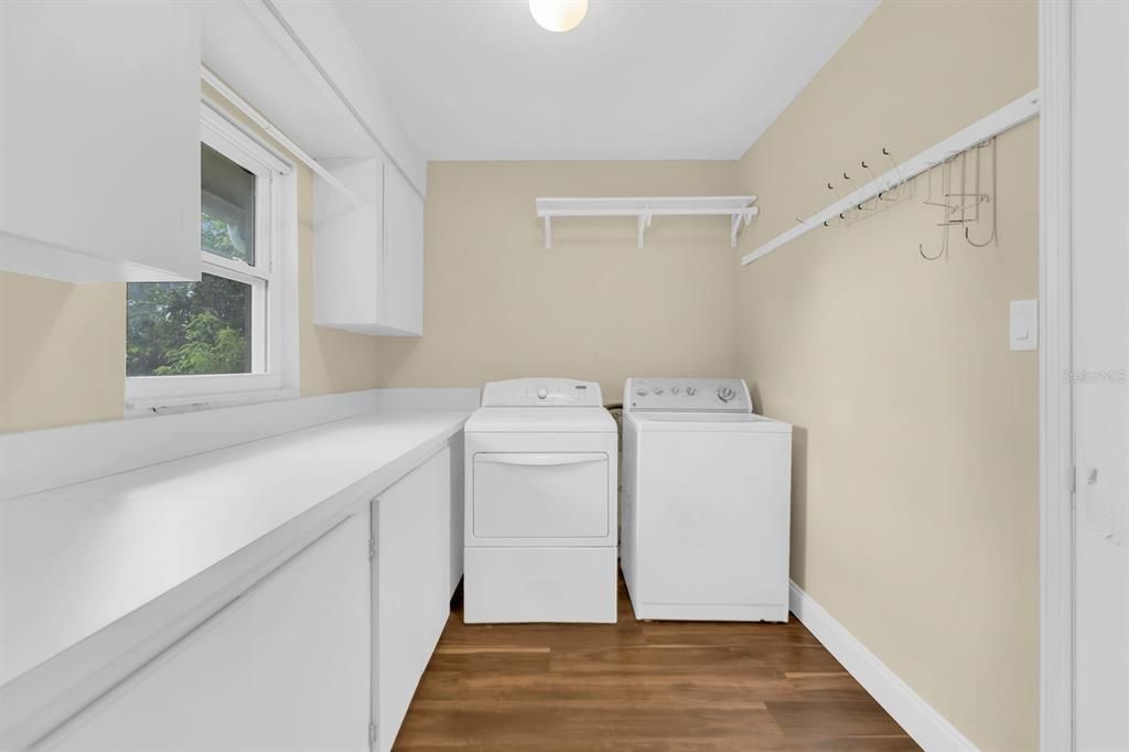 En Venta: $675,000 (4 camas, 2 baños, 2868 Pies cuadrados)