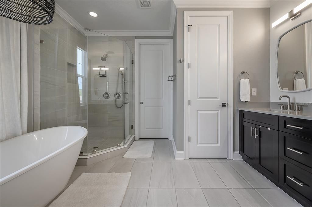 For Rent: $6,500 (5 beds, 3 baths, 2612 Square Feet)