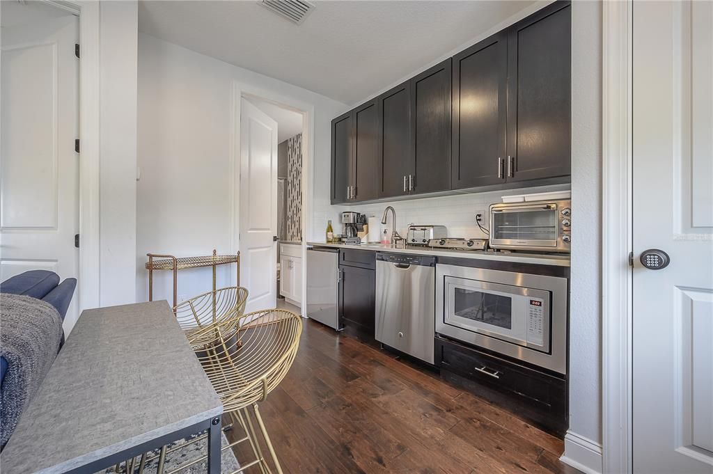 For Rent: $6,500 (5 beds, 3 baths, 2612 Square Feet)