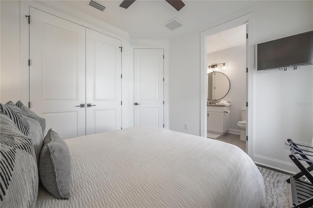 For Rent: $6,500 (5 beds, 3 baths, 2612 Square Feet)