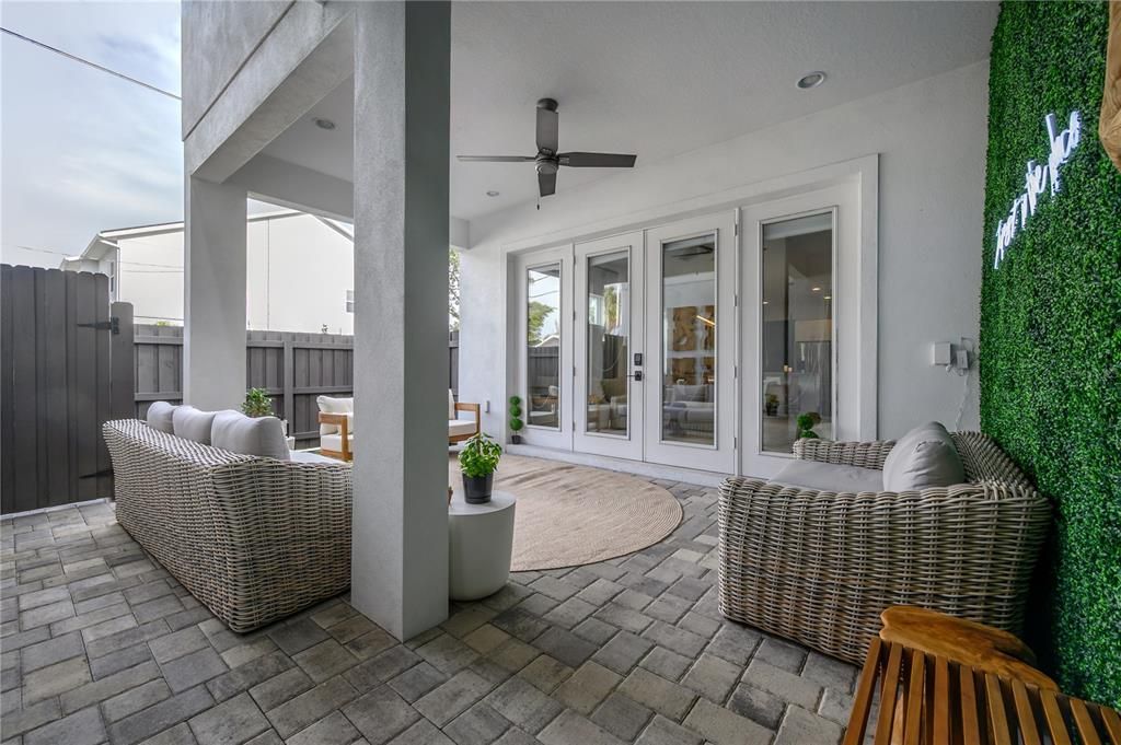 For Rent: $6,500 (5 beds, 3 baths, 2612 Square Feet)