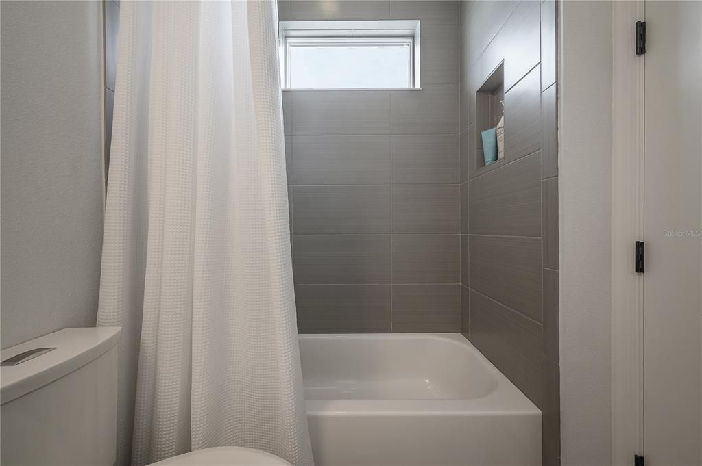 For Rent: $6,500 (5 beds, 3 baths, 2612 Square Feet)