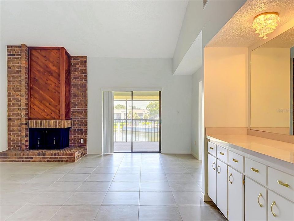 For Sale: $200,000 (2 beds, 2 baths, 1341 Square Feet)