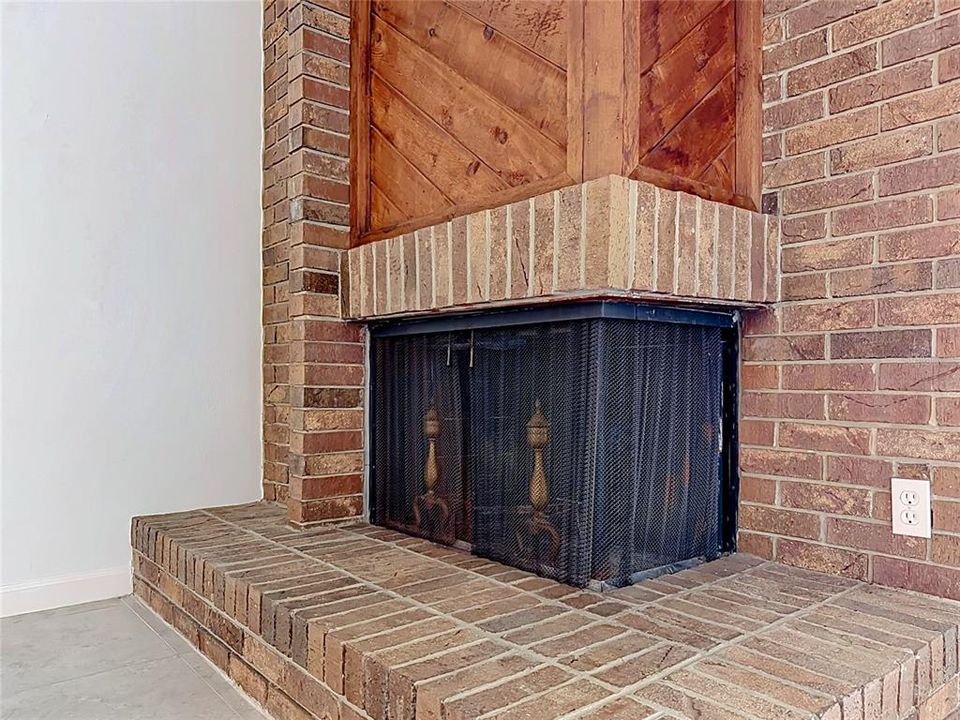 For Sale: $200,000 (2 beds, 2 baths, 1341 Square Feet)