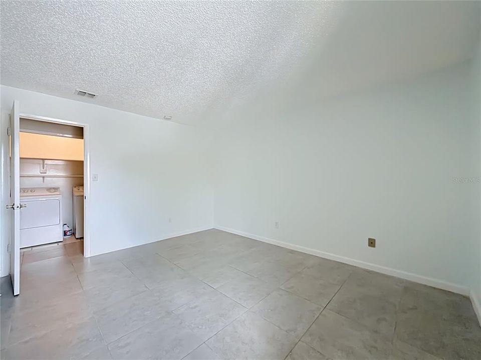 For Sale: $200,000 (2 beds, 2 baths, 1341 Square Feet)