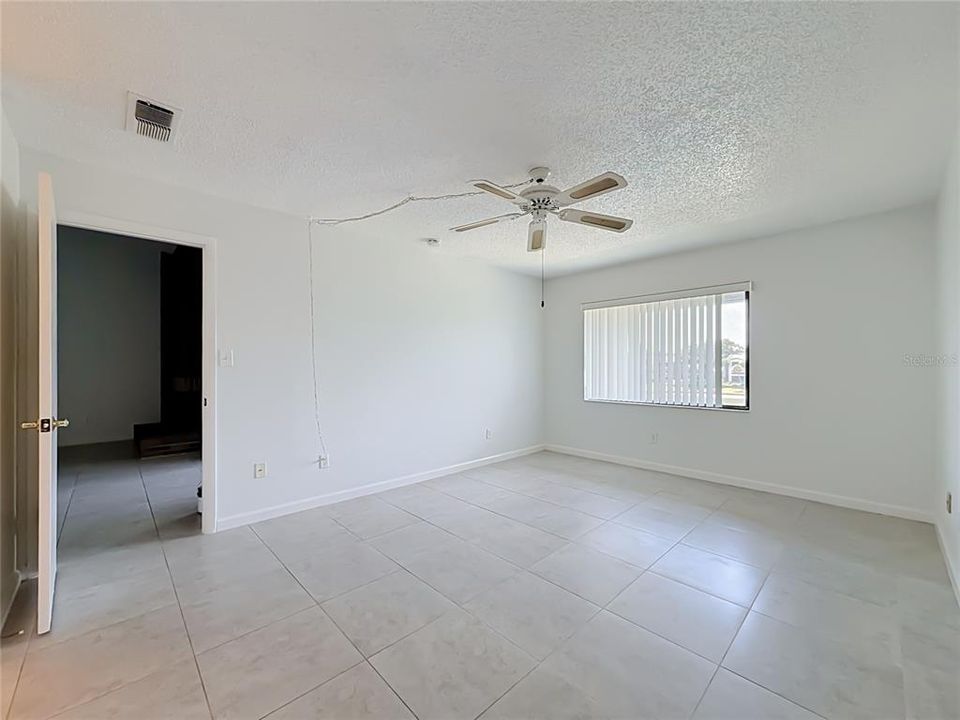 For Sale: $200,000 (2 beds, 2 baths, 1341 Square Feet)