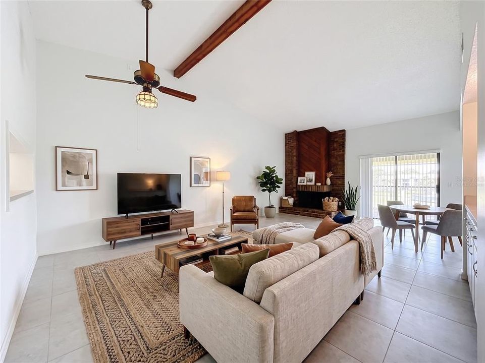 For Sale: $200,000 (2 beds, 2 baths, 1341 Square Feet)