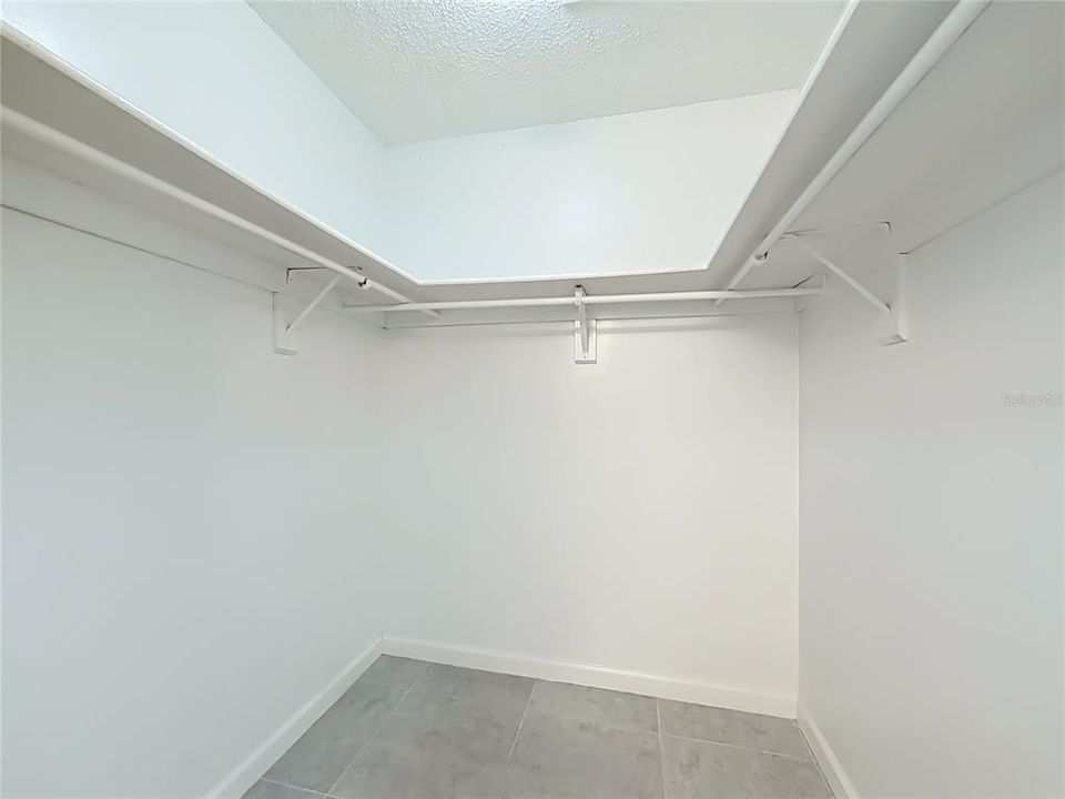 For Sale: $200,000 (2 beds, 2 baths, 1341 Square Feet)