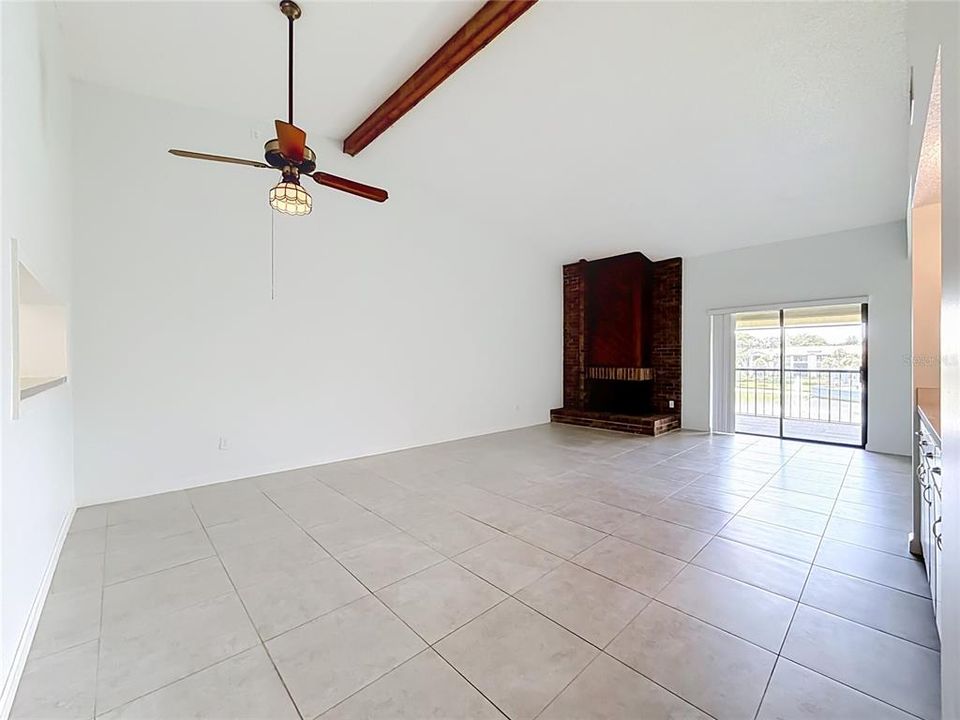 For Sale: $200,000 (2 beds, 2 baths, 1341 Square Feet)