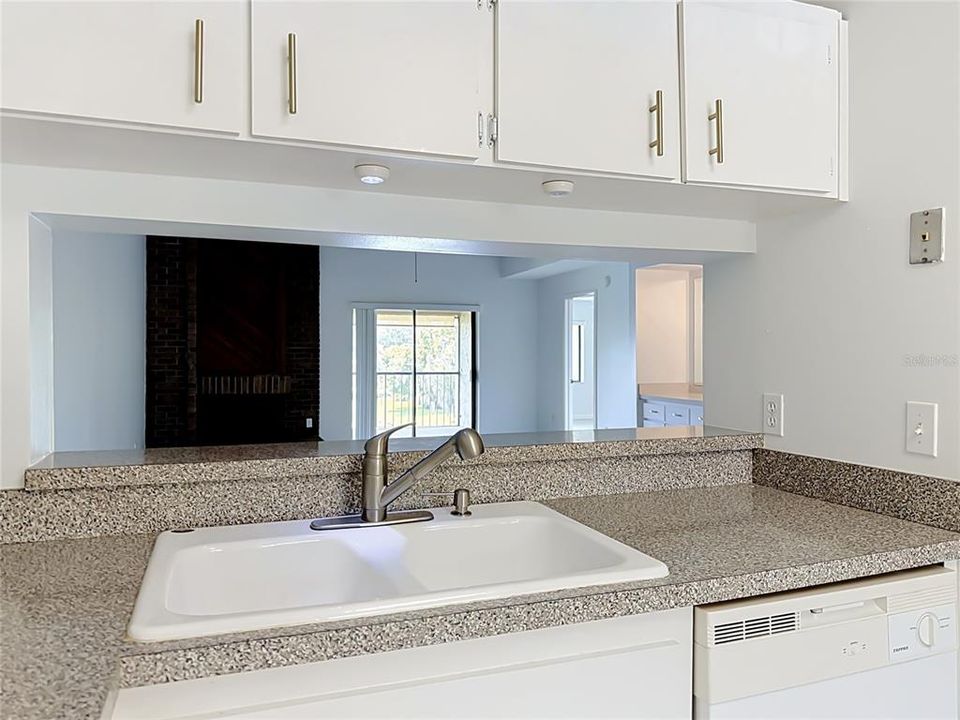 For Sale: $200,000 (2 beds, 2 baths, 1341 Square Feet)