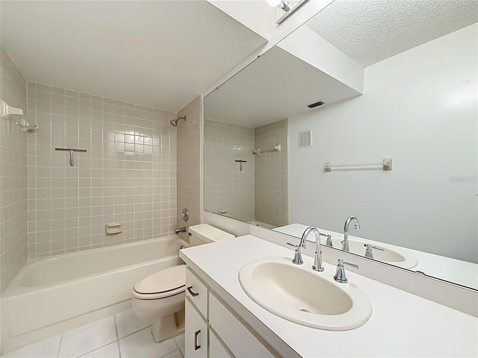 For Sale: $200,000 (2 beds, 2 baths, 1341 Square Feet)