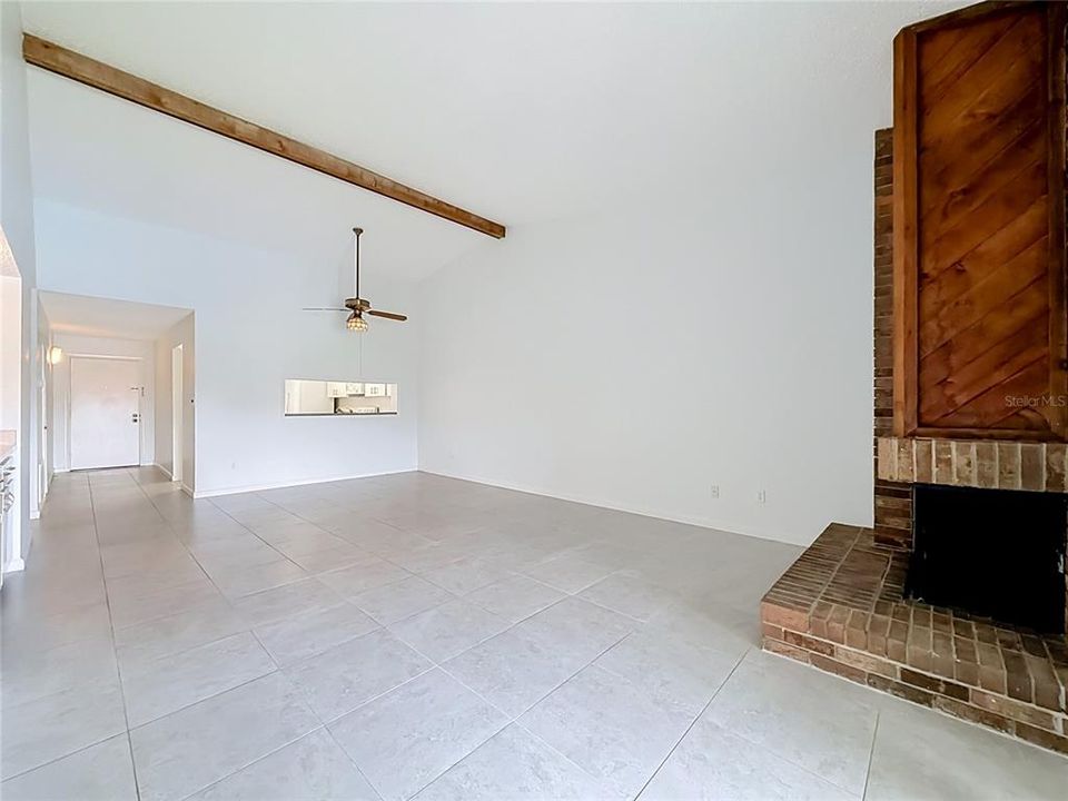 For Sale: $200,000 (2 beds, 2 baths, 1341 Square Feet)