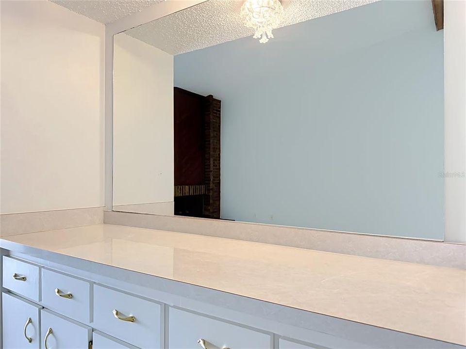 For Sale: $200,000 (2 beds, 2 baths, 1341 Square Feet)