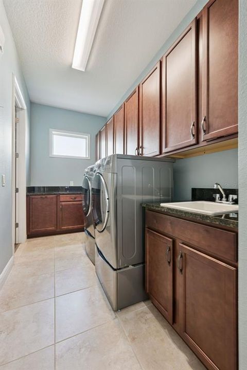 For Sale: $775,000 (4 beds, 4 baths, 3413 Square Feet)