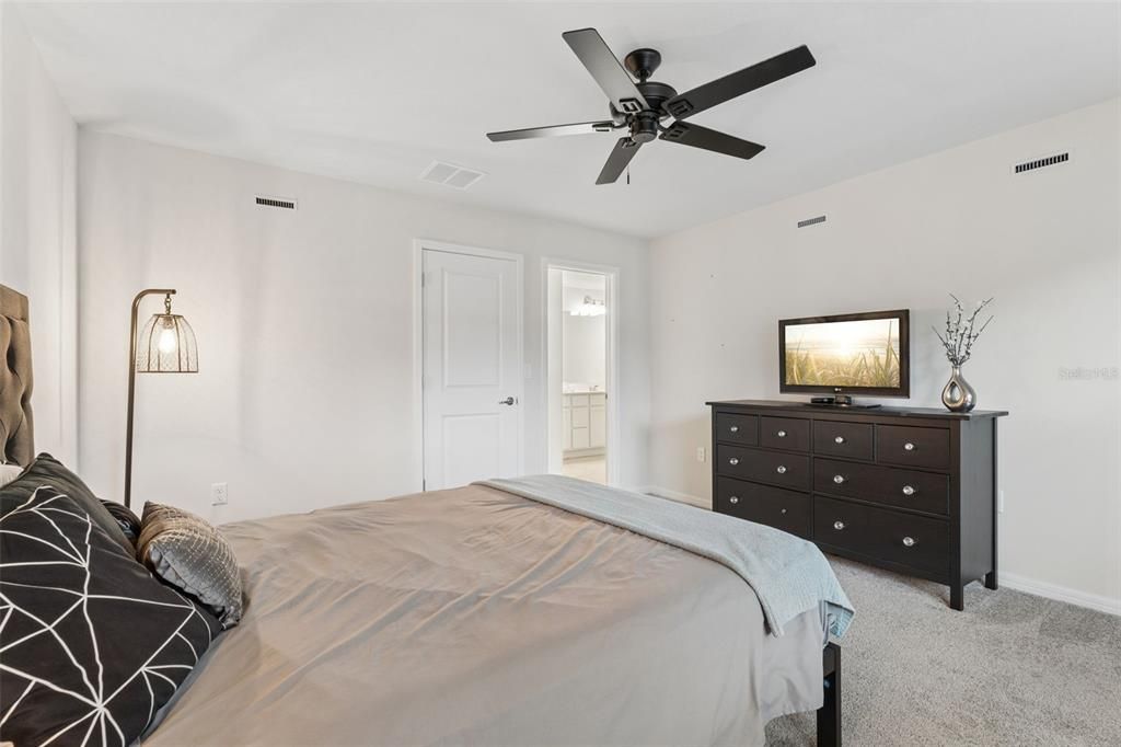For Sale: $399,900 (3 beds, 2 baths, 1907 Square Feet)