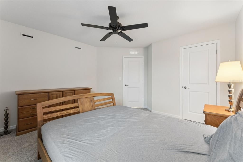 For Sale: $399,900 (3 beds, 2 baths, 1907 Square Feet)