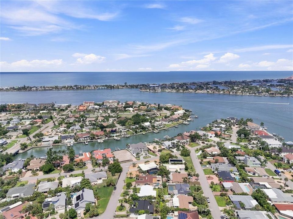 En Venta: $549,900 (2 camas, 2 baños, 1430 Pies cuadrados)