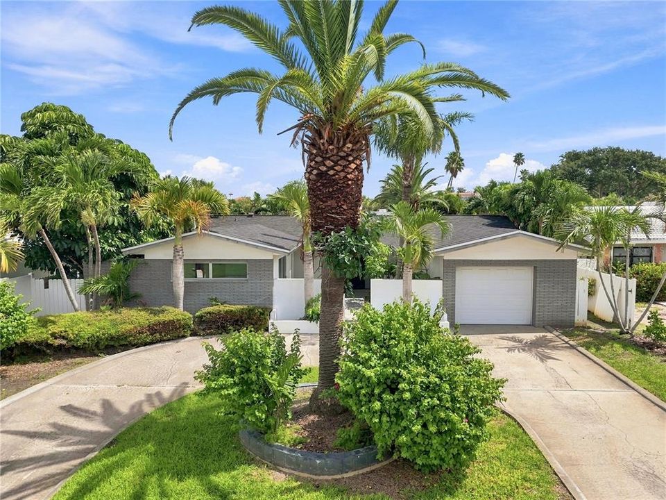 En Venta: $549,900 (2 camas, 2 baños, 1430 Pies cuadrados)