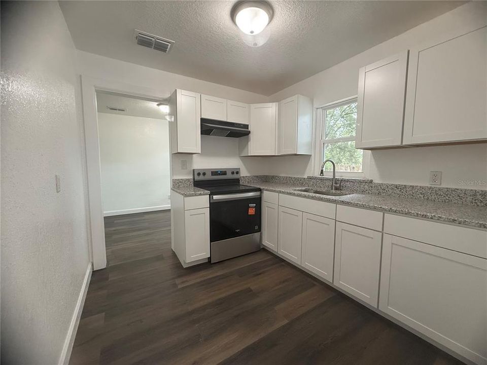 For Sale: $194,990 (3 beds, 1 baths, 998 Square Feet)