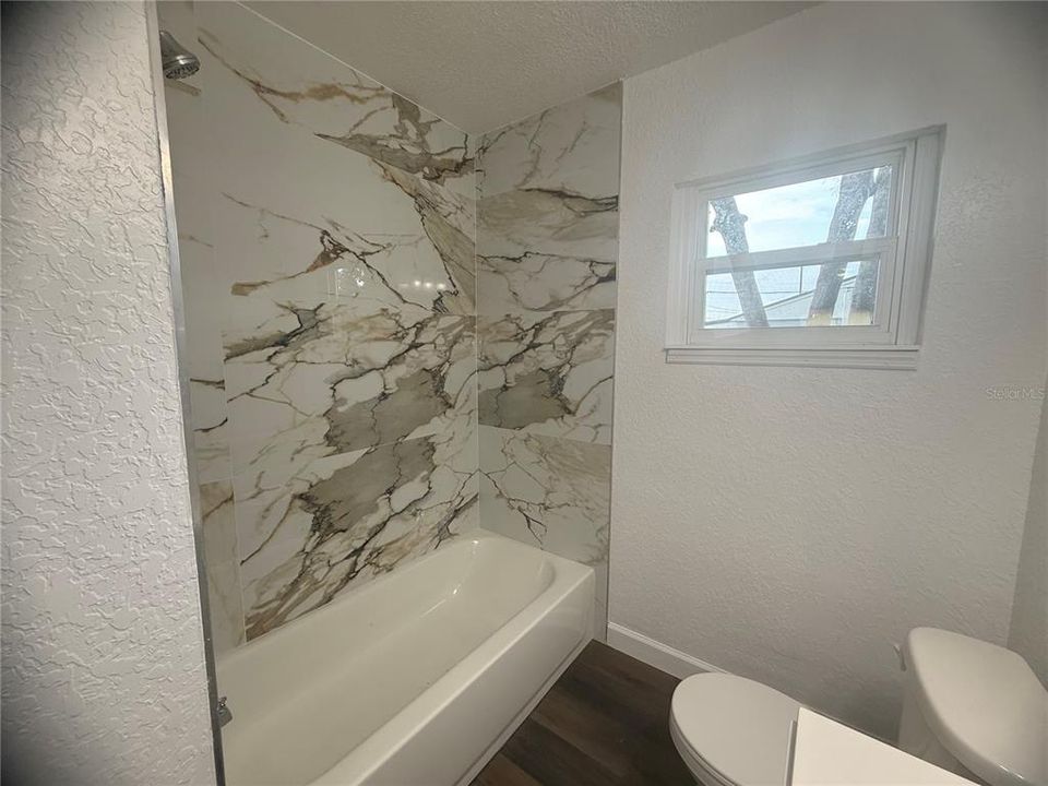 For Sale: $194,990 (3 beds, 1 baths, 998 Square Feet)