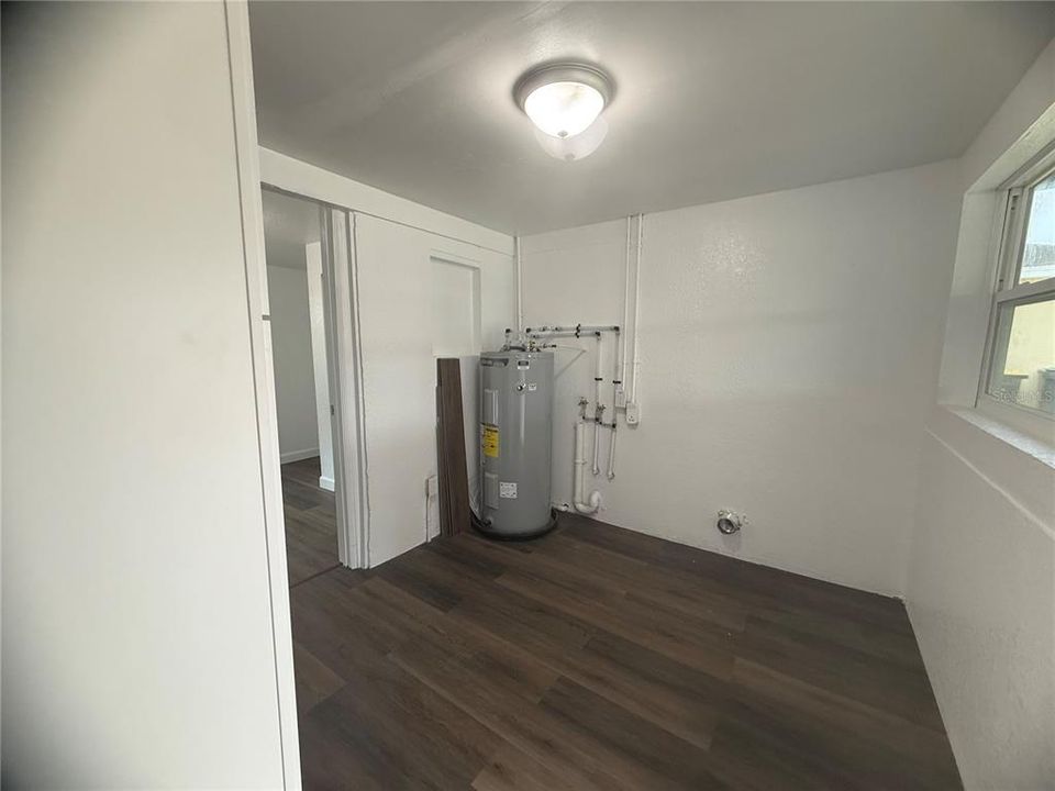 For Sale: $194,990 (3 beds, 1 baths, 998 Square Feet)