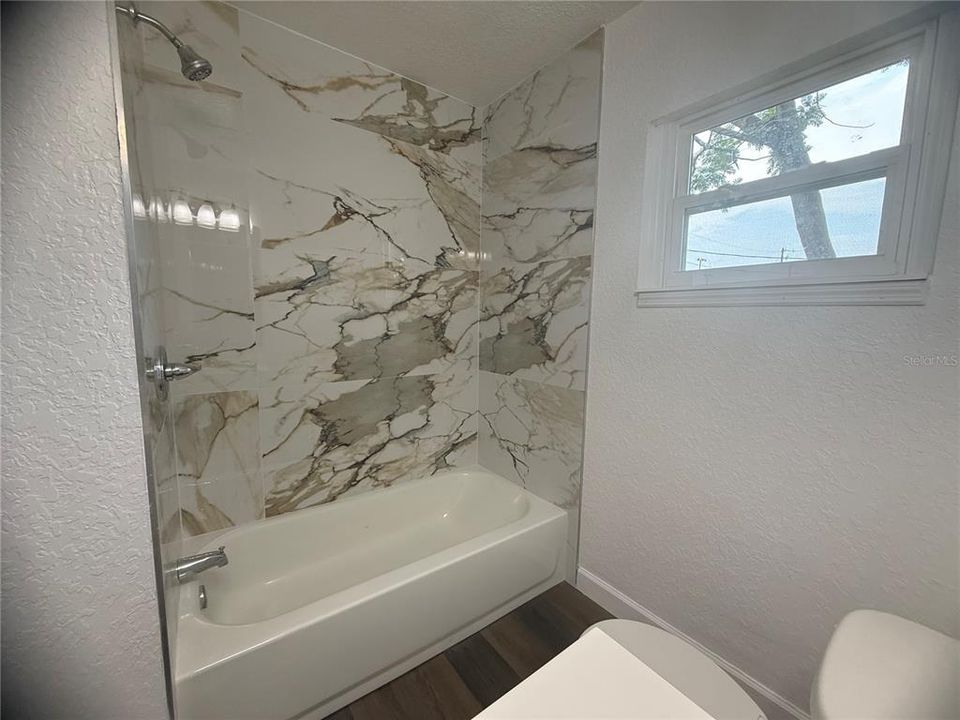 For Sale: $194,990 (3 beds, 1 baths, 998 Square Feet)