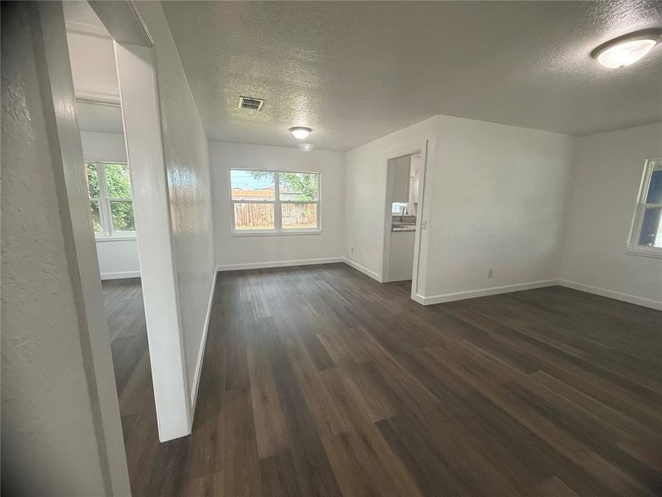 For Sale: $194,990 (3 beds, 1 baths, 998 Square Feet)