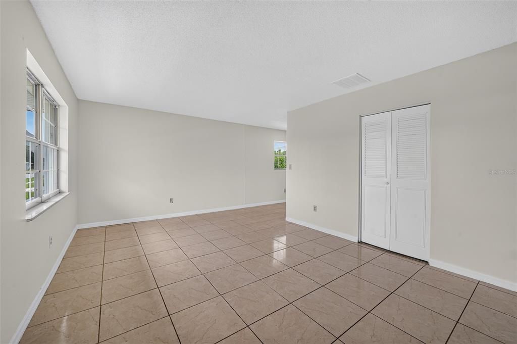 Activo con contrato: $219,900 (4 camas, 2 baños, 1482 Pies cuadrados)
