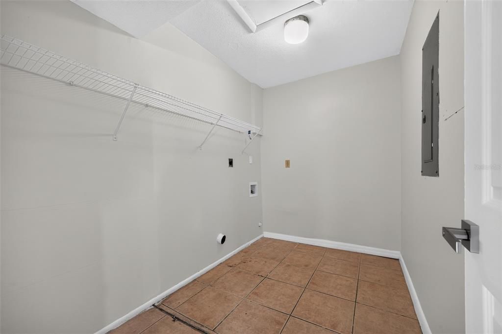 Activo con contrato: $219,900 (4 camas, 2 baños, 1482 Pies cuadrados)