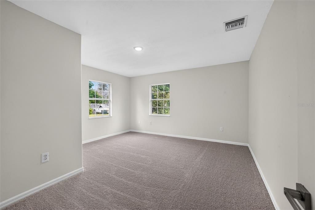 Activo con contrato: $219,900 (4 camas, 2 baños, 1482 Pies cuadrados)