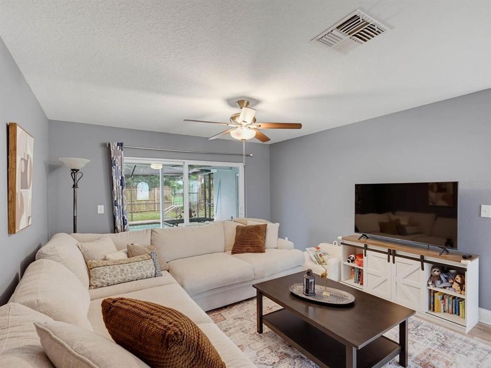 For Sale: $615,000 (4 beds, 2 baths, 1932 Square Feet)