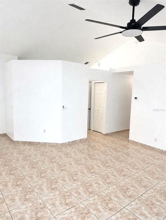 En Venta: $329,900 (3 camas, 2 baños, 1420 Pies cuadrados)