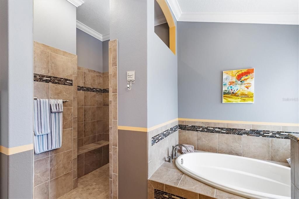 En Venta: $799,000 (3 camas, 2 baños, 2109 Pies cuadrados)